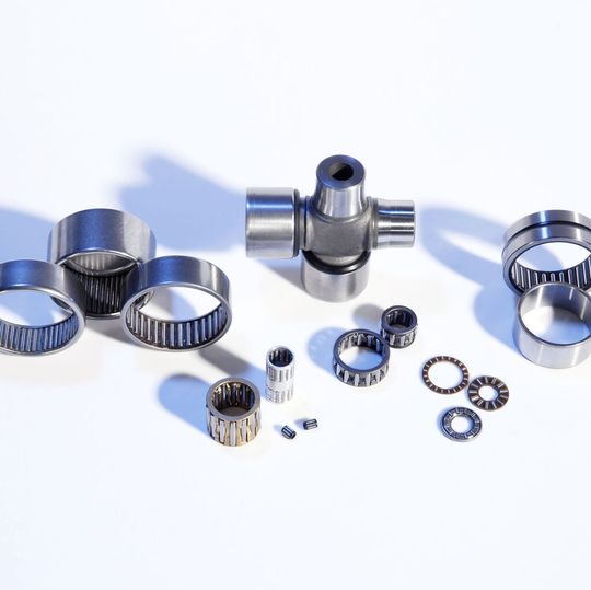 Unter der Marke KBT fertigt Knapp Nadellager, die für den jeweiligen spezifischen Anwendungsfall entwickelt, abgestimmt und hergestellt werden. Unter der Marke KBT fertigt Knapp Nadellager, die für den jeweiligen spezifischen Anwendungsfall entwickelt, abgestimmt und hergestellt werden.