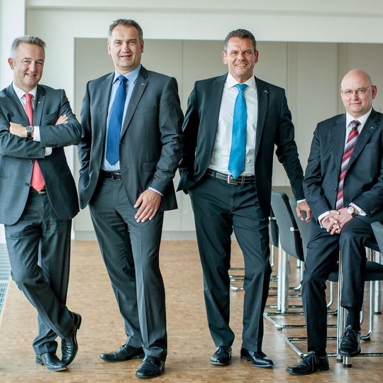 Operative Geschäftsleitung der Westfalen Gruppe (v.l.): Lutz Markowic (Ltr. Gase Ausland), Andre Stracke (neuer Ltr. Tankstellen), Holger Laugisch (neuer Ltr. Energieversorgung) und Thomas Beinlich (neuer Ltr. Gase Inland). Operative Geschäftsleitung der Westfalen Gruppe (v.l.): Lutz Markowic (Ltr. Gase Ausland), Andre Stracke (neuer Ltr. Tankstellen), Holger Laugisch (neuer Ltr. Energieversorgung) und Thomas Beinlich (neuer Ltr. Gase Inland).