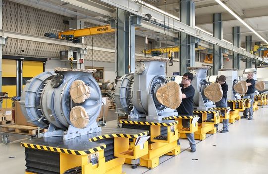 Montage bei ABB Turbo Systems in Baden. Montage bei ABB Turbo Systems in Baden.