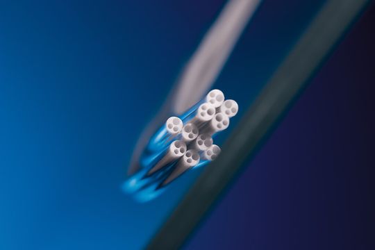Individuelle Schlauch-Systemlösungen aus vielen verschiedenen Werkstoffen lassen sich im Extrusionsverfahren realisieren. Individuelle Schlauch-Systemlösungen aus vielen verschiedenen Werkstoffen lassen sich im Extrusionsverfahren realisieren.