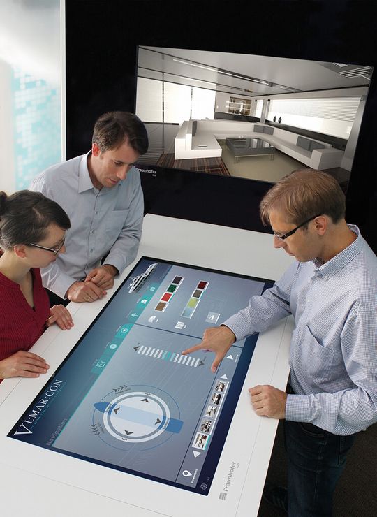 Mit dem Virtual Maritime Interior Configurator, kurz VI:MAR:CON, lässt sich das Interieur bereits vor dem eigentlichen Bau am Multi-Touch-Tisch mittels VR-Technologien in einem 3D-Modell interaktiv gestalten. Mit dem Virtual Maritime Interior Configurator, kurz VI:MAR:CON, lässt sich das Interieur bereits vor dem eigentlichen Bau am Multi-Touch-Tisch mittels VR-Technologien in einem 3D-Modell interaktiv gestalten.