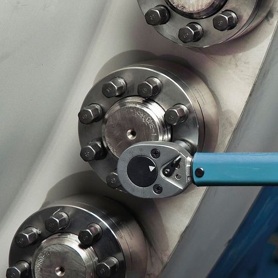 Superbolt Spannelemente mit Vielfachschrauben können mit einfachem Handwerkzeugs angezogen und gelöst werden. Superbolt Spannelemente mit Vielfachschrauben können mit einfachem Handwerkzeugs angezogen und gelöst werden.