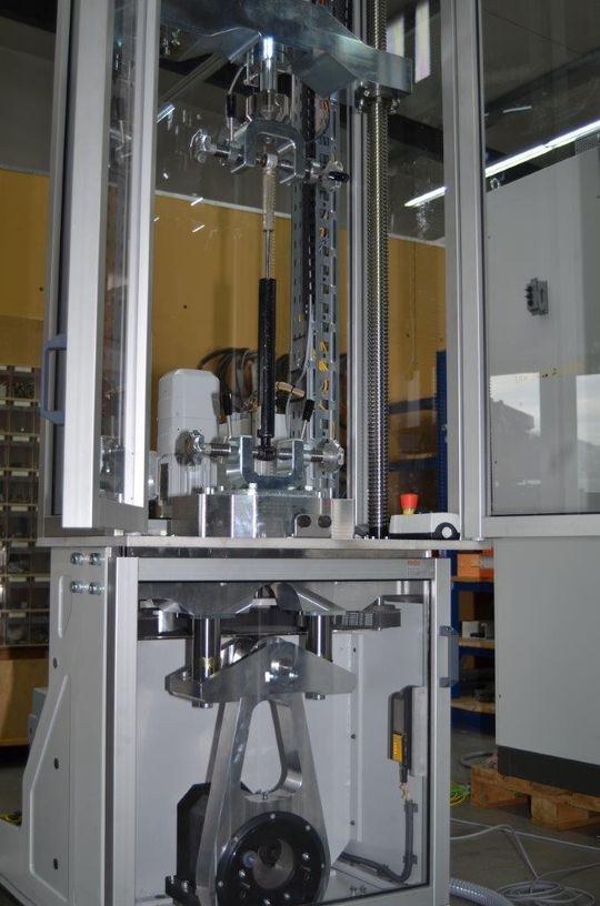 Das konfigurierbare Steuerungssystem PNOZmulti 2 von Pilz steuert die Hubbewegungen der Werkzeugmaschine SAR Gröpler. Das konfigurierbare Steuerungssystem PNOZmulti 2 von Pilz steuert die Hubbewegungen der Werkzeugmaschine SAR Gröpler.