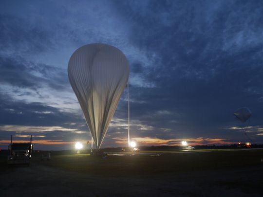 Ballon am Start: In der Gondel sind drei komplexe Fernerkundungsinstrumente, die einen breiten Teil des elektromagnetischen Spektrums abdecken Ballon am Start: In der Gondel sind drei komplexe Fernerkundungsinstrumente, die einen breiten Teil des elektromagnetischen Spektrums abdecken