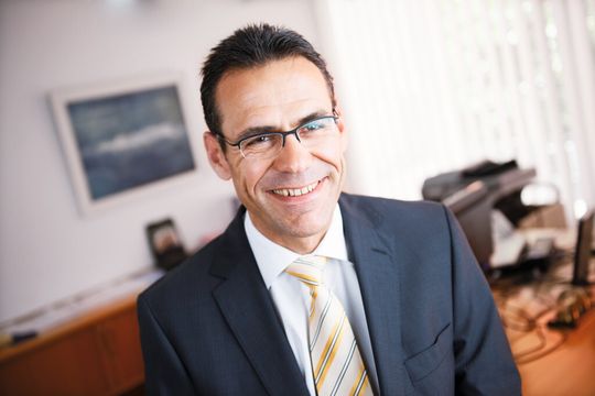 «Mit diesem integrierten dynamischen Dämpfungssystem haben wir die Latte in puncto Bearbeitungsgeschwindigkeit und Produktivität nochmal höher gelegt», Peter Elmer, Geschäftsführer der Kaiser Präzisionswerkzeuge AG «Mit diesem integrierten dynamischen Dämpfungssystem haben wir die Latte in puncto Bearbeitungsgeschwindigkeit und Produktivität nochmal höher gelegt», Peter Elmer, Geschäftsführer der Kaiser Präzisionswerkzeuge AG