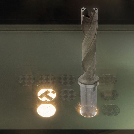 Herstellung von Grundkörpern für den Schneidplattenbohrer QTD mit dem 3D-Lasersinterverfahren.
