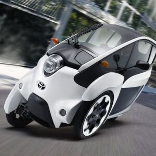 Bald ein vertrautes Bild in unseren Städten oder Science-fiction? Toyota und sein Dreiradkonzept i-Road. Bald ein vertrautes Bild in unseren Städten oder Science-fiction? Toyota und sein Dreiradkonzept i-Road.