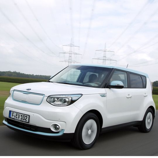 Die elektrische Variante des Kia Soul kommt im November zum Preis von mindestens 30.790 Euro auf den Markt. Die elektrische Variante des Kia Soul kommt im November zum Preis von mindestens 30.790 Euro auf den Markt.