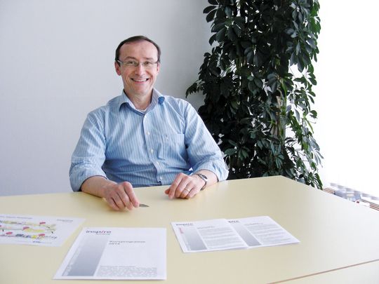 «Neben der Produktion von bestehenden Produkten sind für die Schweizer Unternehmen aber auch die Innovation und die Produktentwicklung wichtig.» Dr. Martin Stöckli, COO Inspire AG «Neben der Produktion von bestehenden Produkten sind für die Schweizer Unternehmen aber auch die Innovation und die Produktentwicklung wichtig.» Dr. Martin Stöckli, COO Inspire AG