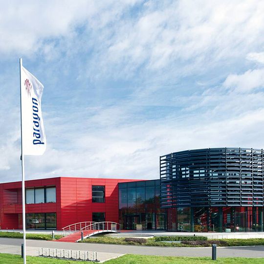 Die Paragon Automotive Technology wird in ein Joint Venture umgewandelt, an dem R&Y zukünftig 35 Prozent und Paragon 65 Prozent halten werden. Die Paragon Automotive Technology wird in ein Joint Venture umgewandelt, an dem R&Y zukünftig 35 Prozent und Paragon 65 Prozent halten werden.