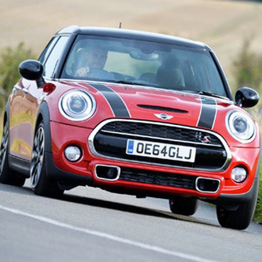 Der Mini wächst und ist jetzt auch mit fünf Türen zu haben. Der Mini wächst und ist jetzt auch mit fünf Türen zu haben.