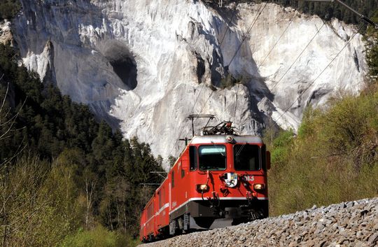 Bahntechnik-Relais: Komponenten der Industrieelektronik wie Relais mit zwangsgeführten Kontakten können für die Bahntechnik fit gemacht werden. Bahntechnik-Relais: Komponenten der Industrieelektronik wie Relais mit zwangsgeführten Kontakten können für die Bahntechnik fit gemacht werden.