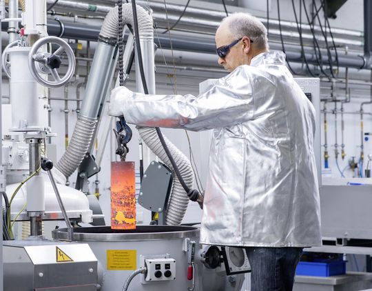Vakuumprobenofen des Technikums der Isabellenhütte für kundenspezifische Legierungen Vakuumprobenofen des Technikums der Isabellenhütte für kundenspezifische Legierungen