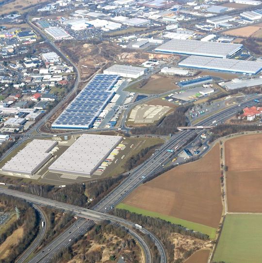 Der Magna Park im GVZ Kassel in der Luftaufnahme. Im Vordergrund links befindet sich eine Darstellung der zukünftigen Unit 7. Der Magna Park im GVZ Kassel in der Luftaufnahme. Im Vordergrund links befindet sich eine Darstellung der zukünftigen Unit 7.
