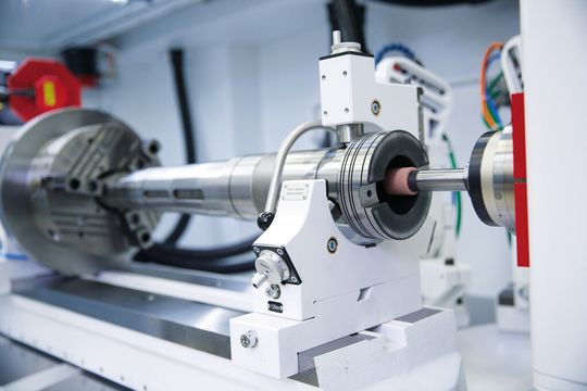 Innenkonenbearbeitung an langer Spindel. Innenkonenbearbeitung an langer Spindel.