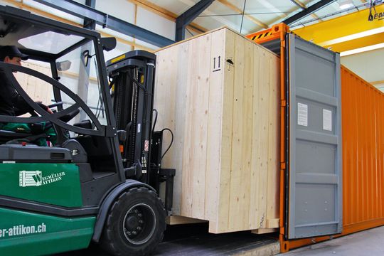 Als erfahrener Exportverpacker bietet Wegmüller neu den vollumfänglichen Versand-service für Unternehmen an. Als erfahrener Exportverpacker bietet Wegmüller neu den vollumfänglichen Versand-service für Unternehmen an.