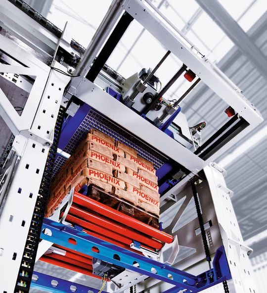 Der Beumer paletpac erstellt exakte, stabile und damit platzsparende Sackstapel. Der Beumer paletpac erstellt exakte, stabile und damit platzsparende Sackstapel.
