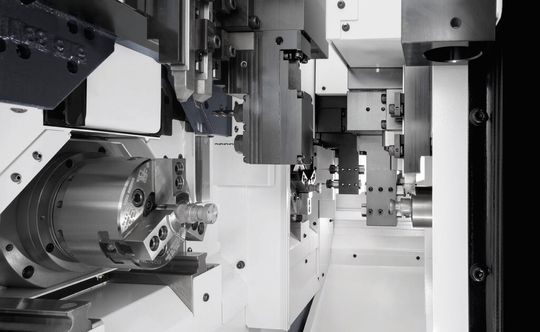 Unterschiedliche Werkzeughalter in der Maschine erlauben vielfältige und flexible Produktionsmöglichkeiten wie die Dreh-, Bohr- und Fräsbearbeitung. Unterschiedliche Werkzeughalter in der Maschine erlauben vielfältige und flexible Produktionsmöglichkeiten wie die Dreh-, Bohr- und Fräsbearbeitung.