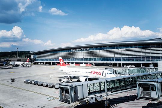 Der Flughafen Zürich setzt seit der Modernisierung des Terminal 2 Sensoren von Baumer für die Gepäcklogistik ein. Der Flughafen Zürich setzt seit der Modernisierung des Terminal 2 Sensoren von Baumer für die Gepäcklogistik ein.