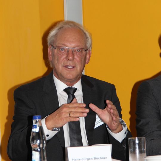 „Wir wollen im Stechen Marktführer bleiben und beim Bohren und Fräsen stärker wachsen“, sagt Iscar-Geschäftsführer Hans-Jürgen Büchner. „Wir wollen im Stechen Marktführer bleiben und beim Bohren und Fräsen stärker wachsen“, sagt Iscar-Geschäftsführer Hans-Jürgen Büchner.