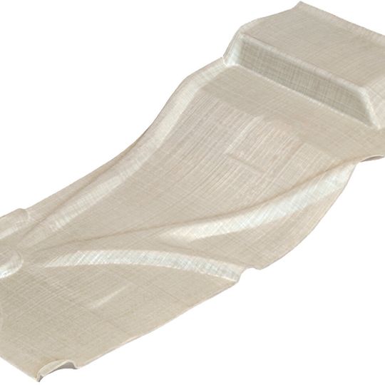 Dünnschichtlaminat: Dieser PKW-Unterbodenschutz (Bauteilausschnitt) hat eine Lamitatdicke von 4 mm und eine Vollverstärkung aus OLU-Preg.