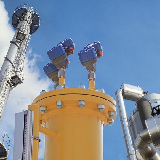 Füllstandsmessung in Lichtgeschwindigkeit: Ob freies oder geführtes Radar - es kommt ganz auf die Anwendung an. Füllstandsmessung in Lichtgeschwindigkeit: Ob freies oder geführtes Radar - es kommt ganz auf die Anwendung an.