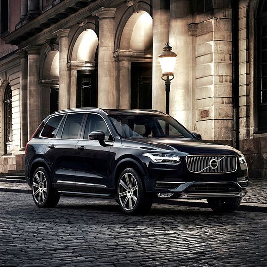 Wird mit Radlagern von SKF unterwegs sein: Die neue Generation des Volvo XC90, deren Serienfertigung im Februar nächstes Jahres anlaufen soll. Wird mit Radlagern von SKF unterwegs sein: Die neue Generation des Volvo XC90, deren Serienfertigung im Februar nächstes Jahres anlaufen soll.