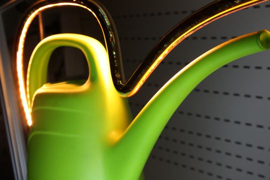 Bild: Infrarot-Strahler aus Quarzglas können dem Verlauf von Kanten oder Graten exakt nachgeformt werden. Bild: Infrarot-Strahler aus Quarzglas können dem Verlauf von Kanten oder Graten exakt nachgeformt werden.