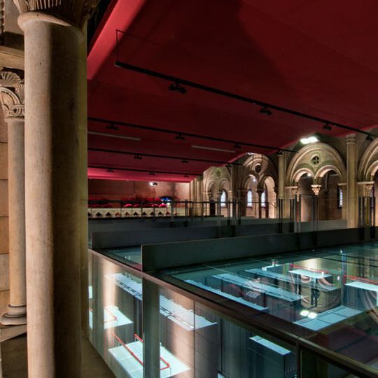 MareNostrum (lateinisch für „unser Meer“, eine alte Bezeichnung für das Mittelmeer) ist ein Supercomputer an der Universitat Politècnica de Catalunya in Barcelona. Der IBM-Cluster ist in eine säkularisierte Kapelle eingebaut und von hohen Glaswänden umgeben. MareNostrum (lateinisch für „unser Meer“, eine alte Bezeichnung für das Mittelmeer) ist ein Supercomputer an der Universitat Politècnica de Catalunya in Barcelona. Der IBM-Cluster ist in eine säkularisierte Kapelle eingebaut und von hohen Glaswänden umgeben.