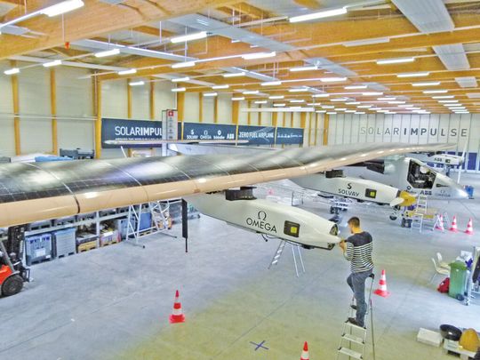 Die Solar Impulse 2 stellt sich im März 2015 einer Weltumrundung nur mit Sonnenenergie und ganz ohne Treibstoff. Die Solar Impulse 2 stellt sich im März 2015 einer Weltumrundung nur mit Sonnenenergie und ganz ohne Treibstoff.
