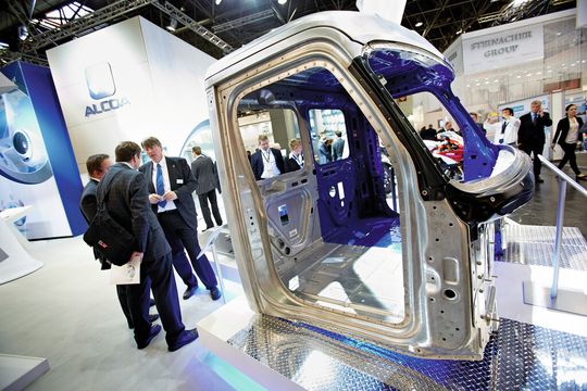 Die zehnte Messeausgabe der «Aluminium» zeigt das volle Leistungsspektrum der Branche: von der Produktion des Werkstoffs über die Verarbeitung bis zum Endprodukt. Die zehnte Messeausgabe der «Aluminium» zeigt das volle Leistungsspektrum der Branche: von der Produktion des Werkstoffs über die Verarbeitung bis zum Endprodukt.