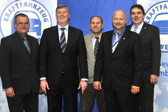 Führungsteam der Kfz-Innung Hamburg: (v.li.) Jochen Fölster (Vorstandsmitglied), Holger Laß (Obermeister), Dursun Turan (Vorstandsmitglied), Martin Krohn (stellv. Obermeister) und Martin Rumpff (Geschäftsführer).