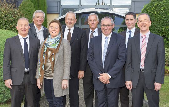 Das Team feiert die Fusion zwischen MDP und Maxon Motor. Das Team feiert die Fusion zwischen MDP und Maxon Motor.