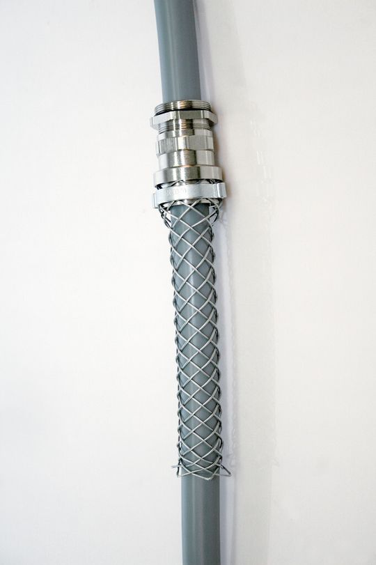 Eine bis zu 9-fache Zugentlastung erreicht Uni Dicht Wire Mesh.