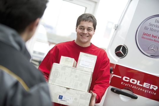 Die Auslieferungsfahrer von Coler beliefern die Freien Werkstätten bis zu viermal am Tag – auch mit Originalersatzteilen der Automobilhersteller.