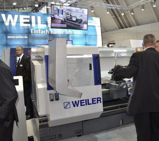 Die Aufmerksamkeit der Weiler-Besucher zog nicht zuletzt die zyklengesteuerte E50HD samt ihrer speziellen SL2-Steuerung auf sich. Die Aufmerksamkeit der Weiler-Besucher zog nicht zuletzt die zyklengesteuerte E50HD samt ihrer speziellen SL2-Steuerung auf sich.