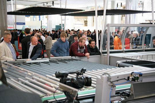 Impressionen der letzten Messeausgabe: Über 60 000 Besucher aus 39 Ländern reisten 2012 zur Euroblech. Impressionen der letzten Messeausgabe: Über 60 000 Besucher aus 39 Ländern reisten 2012 zur Euroblech.