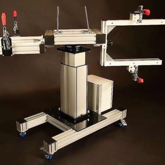 Die Schwerlast-Hubsäule RK Powerlift XL eignet sich optimal für die Höhenverstellung ergonomischer Steharbeitsplätze. Die Schwerlast-Hubsäule RK Powerlift XL eignet sich optimal für die Höhenverstellung ergonomischer Steharbeitsplätze.