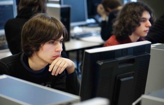 Software mit Alltagssprache programmieren: KIT-Forscher entwickeln eine Schnittstelle, die es Nutzern künftig ermöglichen soll, eigene Anwendungen in wenigen Sätzen zu programmieren. Software mit Alltagssprache programmieren: KIT-Forscher entwickeln eine Schnittstelle, die es Nutzern künftig ermöglichen soll, eigene Anwendungen in wenigen Sätzen zu programmieren.