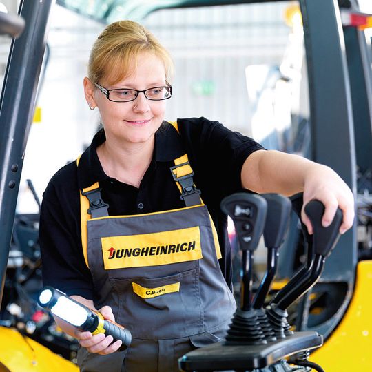 Die Geräte, die im Werk aufgearbeitet werden, sind im Durchschnitt nicht älter als vier bis sechs Jahre. Die Geräte, die im Werk aufgearbeitet werden, sind im Durchschnitt nicht älter als vier bis sechs Jahre.