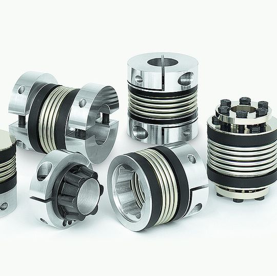 Durch einen Edelstahlmetallbalg als Ausgleichselement können bei diesen torsionssteifen Metallbalgkupplungen laterale, angulare und axiale Wellenversätze ausgeglichen werden.