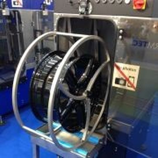 Felgen waschen ohne Reifen.