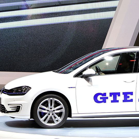 Der Golf GTE Hybrid könnte nach aktuellen Plänen des VW-Konzerns bis zum Jahr 2020 zu Preisen eines Diesel-Pkw erhältlich sein. Der Golf GTE Hybrid könnte nach aktuellen Plänen des VW-Konzerns bis zum Jahr 2020 zu Preisen eines Diesel-Pkw erhältlich sein.