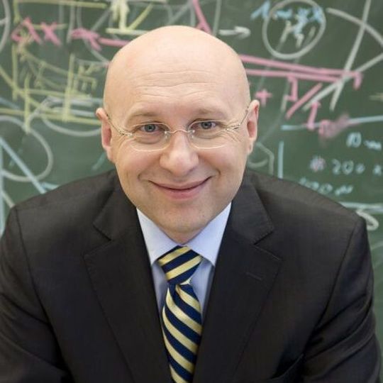 Stefan Hell freut sich über die höchste Auszeichnung für einen Wissenschaftler: Er erhält den Nobelpreis für Chemie. Stefan Hell freut sich über die höchste Auszeichnung für einen Wissenschaftler: Er erhält den Nobelpreis für Chemie.