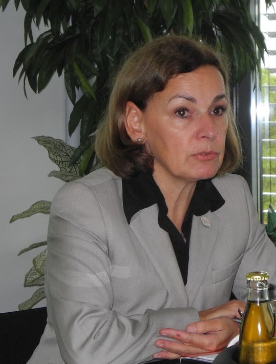 Der neue Messetermin zu Beginn eines Jahres ermögliche den Ausstellern der Fachmesse Elektrotechnik eine frühe Präsentation ihrer Neuheiten, erklärt Sabine Loos, Hauptgeschäftsführerin der Westfalenhallen Dortmund GmbH, das neue Messdatum. Der neue Messetermin zu Beginn eines Jahres ermögliche den Ausstellern der Fachmesse Elektrotechnik eine frühe Präsentation ihrer Neuheiten, erklärt Sabine Loos, Hauptgeschäftsführerin der Westfalenhallen Dortmund GmbH, das neue Messdatum.