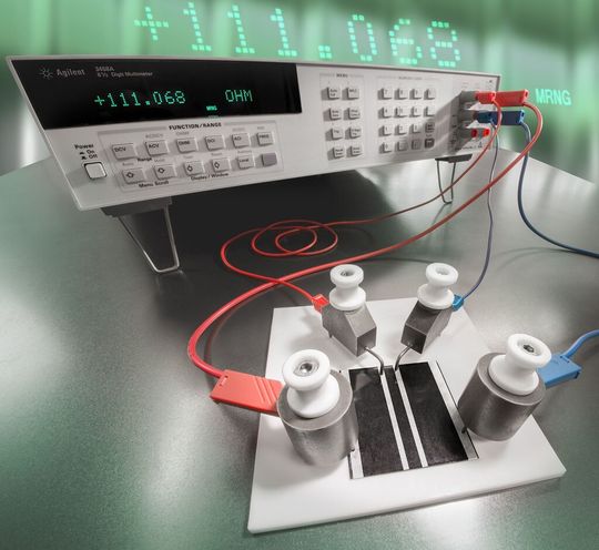 Die BASF ergänzt jetzt ihr Kunststoff-Portfolio um das erste karbonfaser-verstärkte Ultradur®. Die Spezialität zeichnet sich durch geringe elektrostatische Aufladung bei gleichzeitig guter Leitfähigkeit aus. Die BASF ergänzt jetzt ihr Kunststoff-Portfolio um das erste karbonfaser-verstärkte Ultradur®. Die Spezialität zeichnet sich durch geringe elektrostatische Aufladung bei gleichzeitig guter Leitfähigkeit aus.