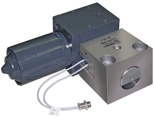 Elektro-Keilspanner, selbsthemmend mit 100 kN Betriebskraft. Elektro-Keilspanner, selbsthemmend mit 100 kN Betriebskraft.