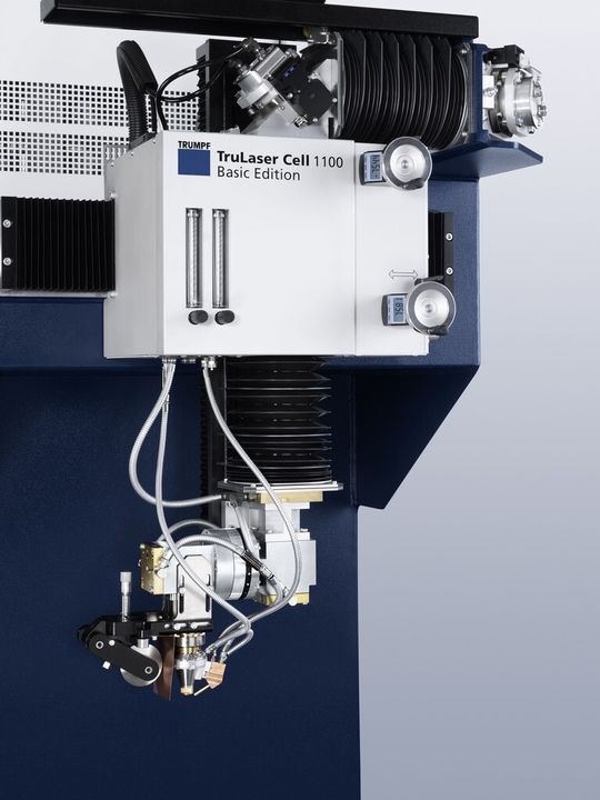 Bild: Als Strahlquelle ist ab Werk ein hauseigener TruFlow CO2-Laser mit Ausgangsleistungen zwischen 3,2 und 6 Kilowatt installiert. Bild: Als Strahlquelle ist ab Werk ein hauseigener TruFlow CO2-Laser mit Ausgangsleistungen zwischen 3,2 und 6 Kilowatt installiert.