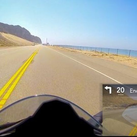 So könnte das Sichtfeld des Motorradfahrers in Zukunft aussehen So könnte das Sichtfeld des Motorradfahrers in Zukunft aussehen