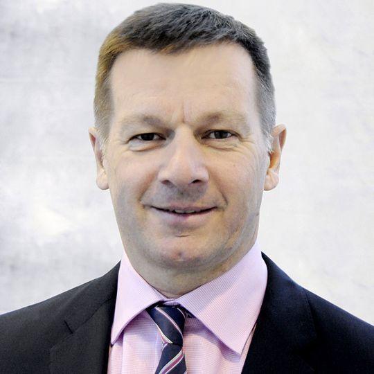 Dr. Martin Gall ist neuer Hauptgeschäftsführer für die Entwicklung der Dräxlmaier Group. Dr. Martin Gall ist neuer Hauptgeschäftsführer für die Entwicklung der Dräxlmaier Group.
